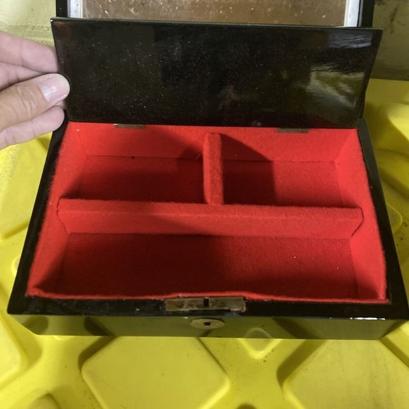 Chinese Black Lacquer Jewelry Box with Mother of Pearl Inlay Scenic Mirrored - Picture 4 of 6